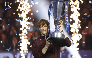 atp-finals-il-bis-e-servito-sinner-batte-ancora-alcaraz-a-torino-senza-perdere-nemmeno-un-set-nel-torneo